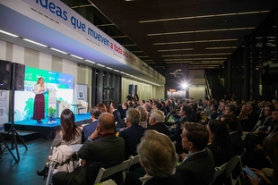 La presidenta de la Junta defiende la empresa familiar como el principal soporte de la economía en Extremadura