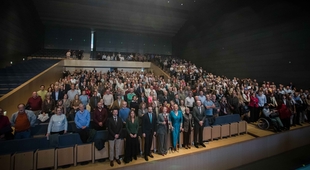 María Guardiola preside el acto de homenaje a 487 empleados públicos jubilados