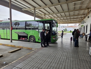 El DOE publica la convocatoria de subvenciones que permitirá viajar gratis en autobús por Extremadura en 2026