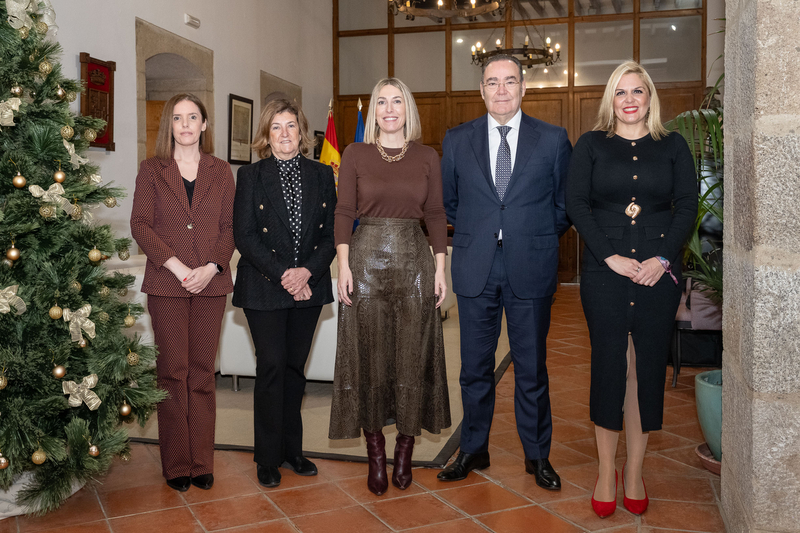 María Guardiola recibe a los presidentes de las fundaciones Caja Extremadura y Cajalmendralejo para conocer su estrategia común