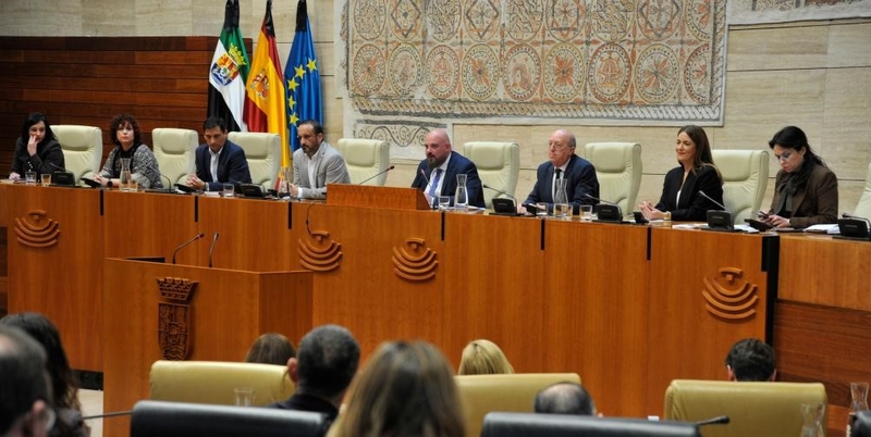 La Asamblea de Extremadura inicia la XII Legislatura