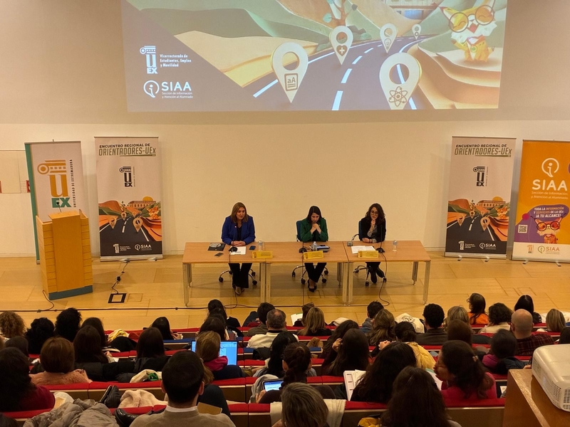 Un total de 200 orientadores educativos asisten al XVIII Encuentro Regional para abordar la PAU 2026