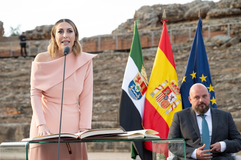 María Guardiola toma posesión como presidenta de la Junta de Extremadura