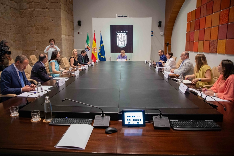 La Junta invierte más de un millón de euros en mejorar el polideportivo de la 'Ciudad Deportiva de Cáceres