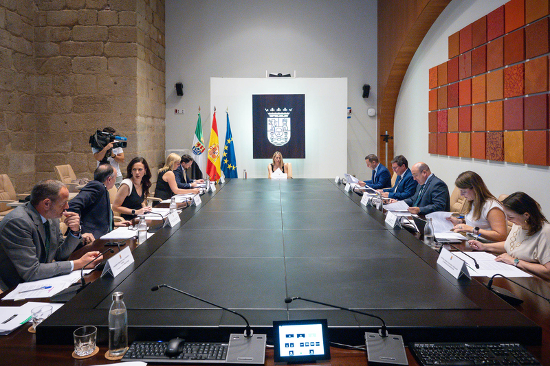 El Consejo de Gobierno refuerza la formación, la educación y la atención social con nuevas inversiones en Extremadura