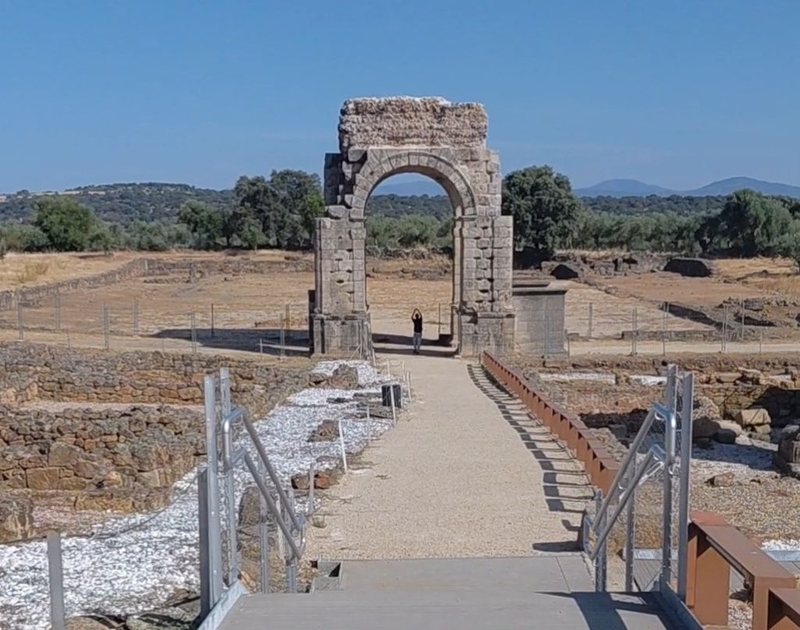 Cáparra culmina su transformación con un nuevo centro de visitantes más accesible y mejoras en el yacimiento arqueológico