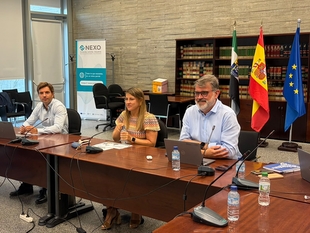 Educación asegura que la reunión para mejorar las condiciones de los docentes 'ha sido productiva' y que 'estamos esperanzados' en llegar a un acuerdo