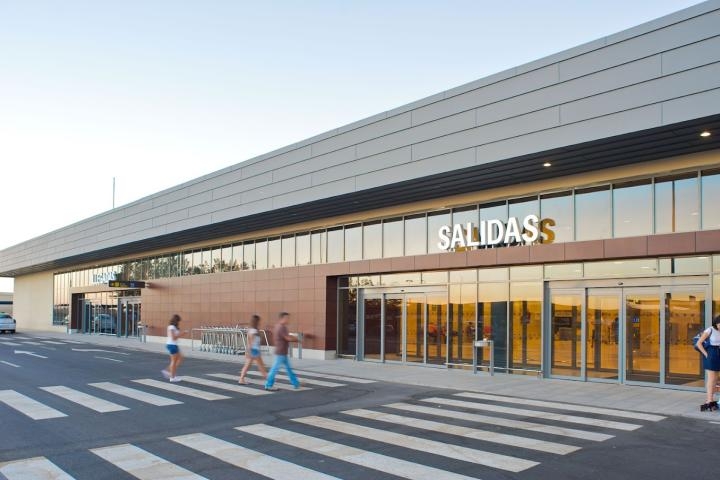 La Junta destina más de 14 millones de euros a garantizar las conexiones aéreas entre Badajoz, Madrid y Barcelona