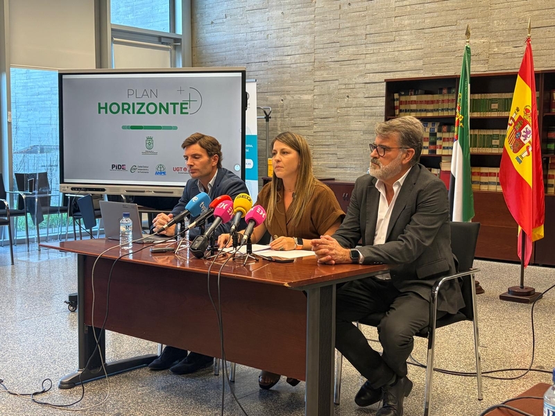 Educación y los sindicatos PIDE, CSIF, AMPE y UGT presentan el 'Plan Horizonte +' para mejorar las condiciones del profesorado